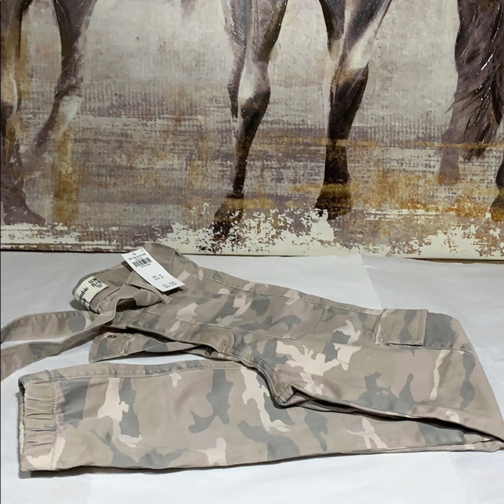 Ambercrombie kids camo jeans girls 15/16 NEW